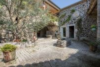 Gîte et Chambres d'Hôtes La Cour de l'Olivier à Lussas en Ardèche